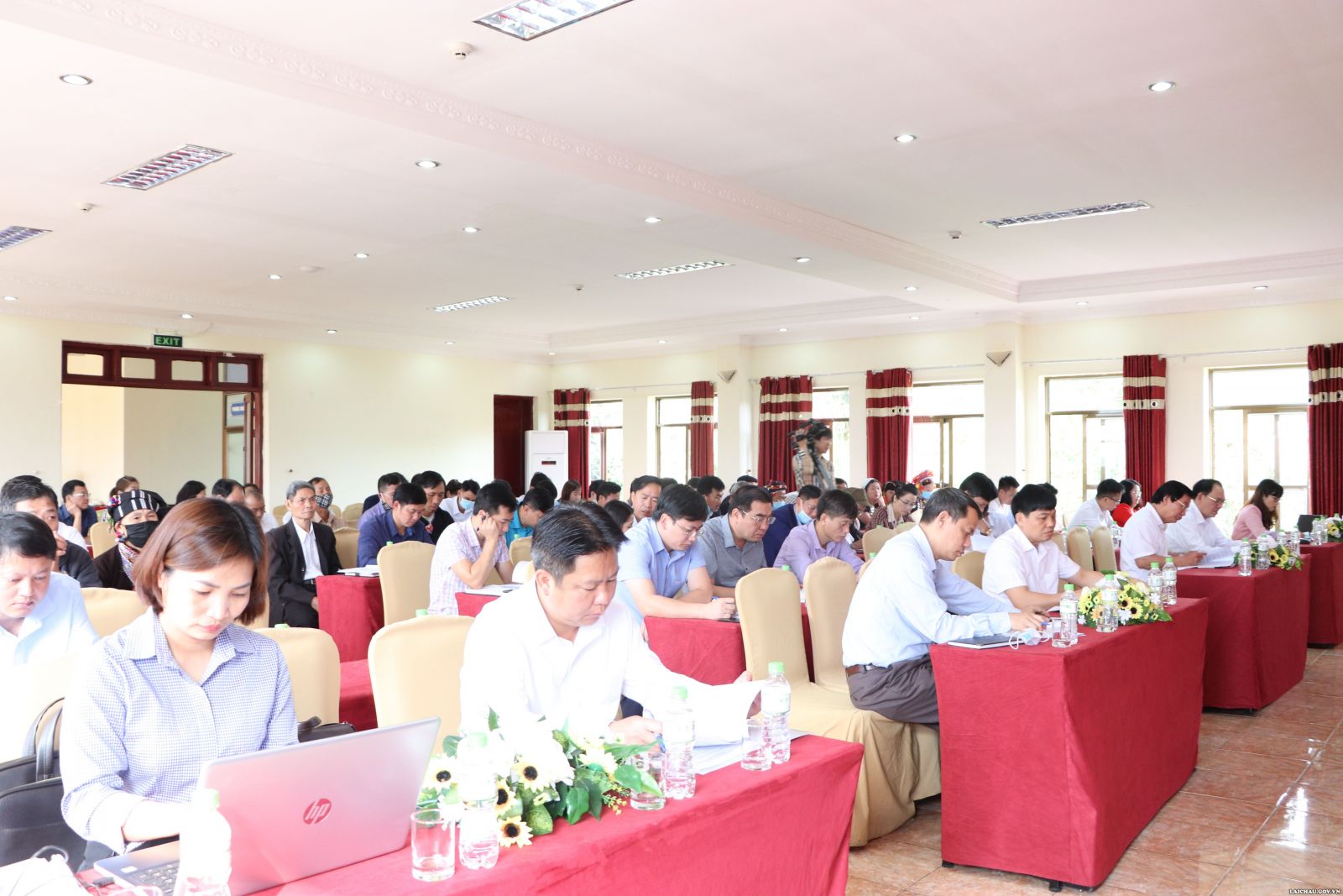 Tọa đàm về một số chính sách hỗ trợ bảo tồn, phát huy bản sắc văn hóa truyền thống tốt đẹp của các dân tộc và khuyến khích phát triển du lịch trên địa bàn tỉnh Lai Châu - Ảnh 2.