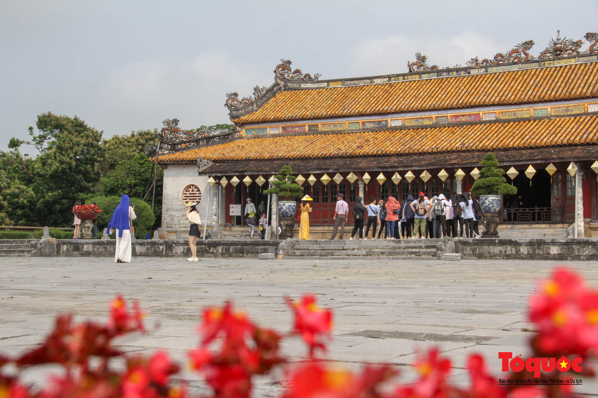 Bộ trưởng Bộ VHTTDL ra công điện tăng cường phòng, chống dịch trong lĩnh vực văn hóa, thể thao và du lịch - Ảnh 1.