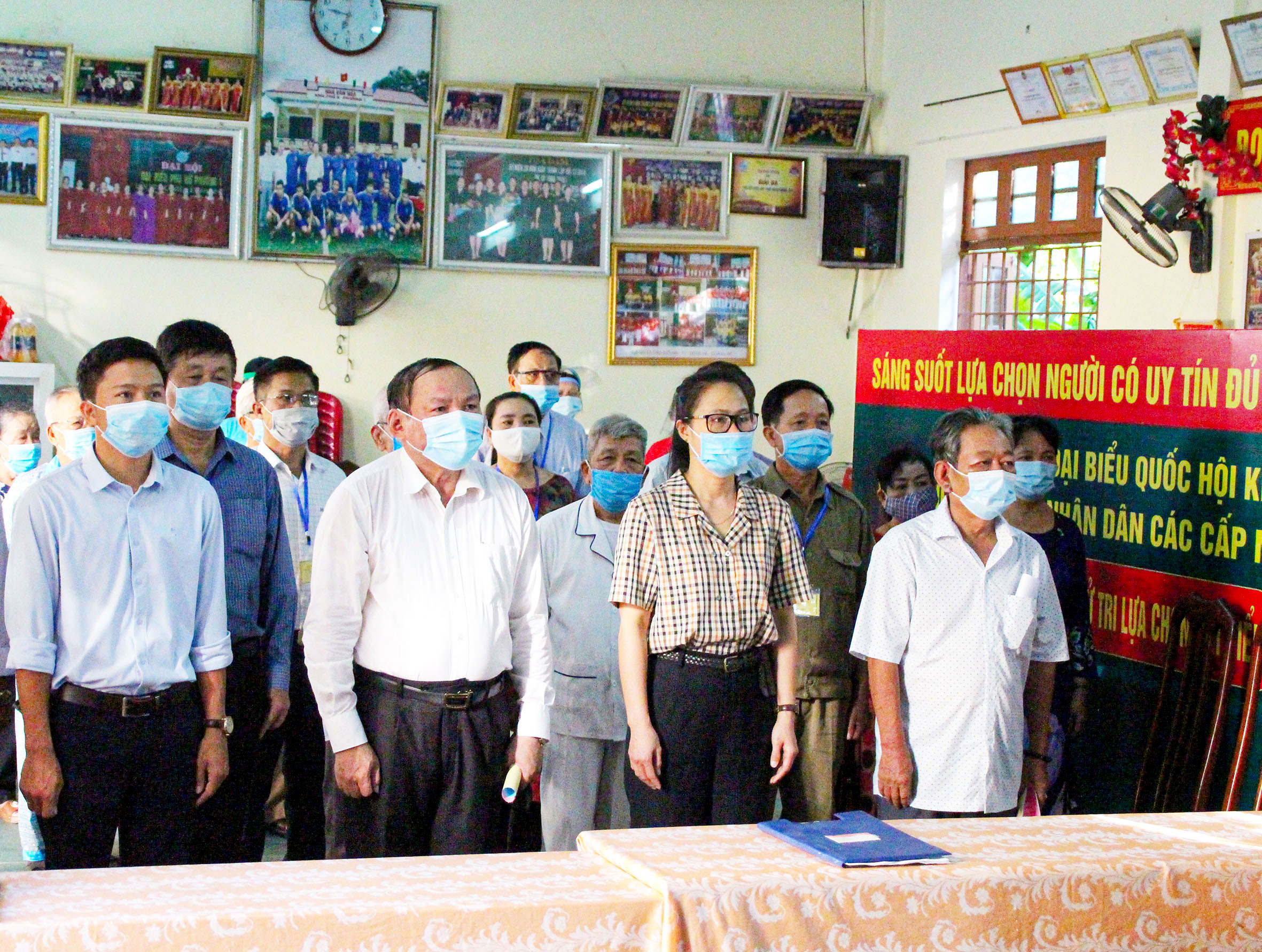 Lãnh đạo Bộ Văn hóa, Thể thao và Du lịch tham gia bầu cử đại biểu Quốc hội khóa XV và đại biểu Hội đồng nhân dân các cấp nhiệm kỳ 2021 - 2026 - Ảnh 1.