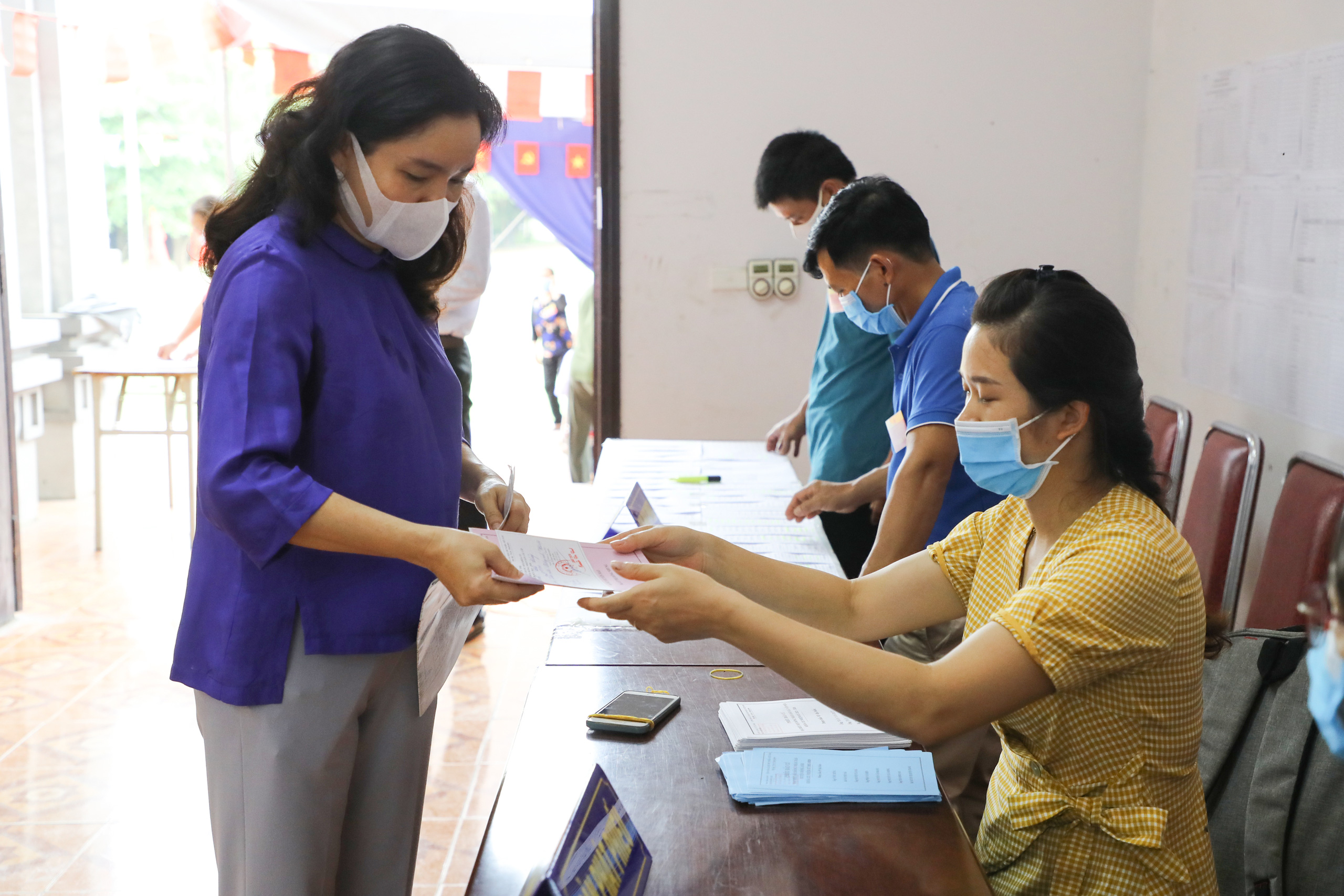 Lãnh đạo Bộ Văn hóa, Thể thao và Du lịch tham gia bầu cử đại biểu Quốc hội khóa XV và đại biểu Hội đồng nhân dân các cấp nhiệm kỳ 2021 - 2026 - Ảnh 5.