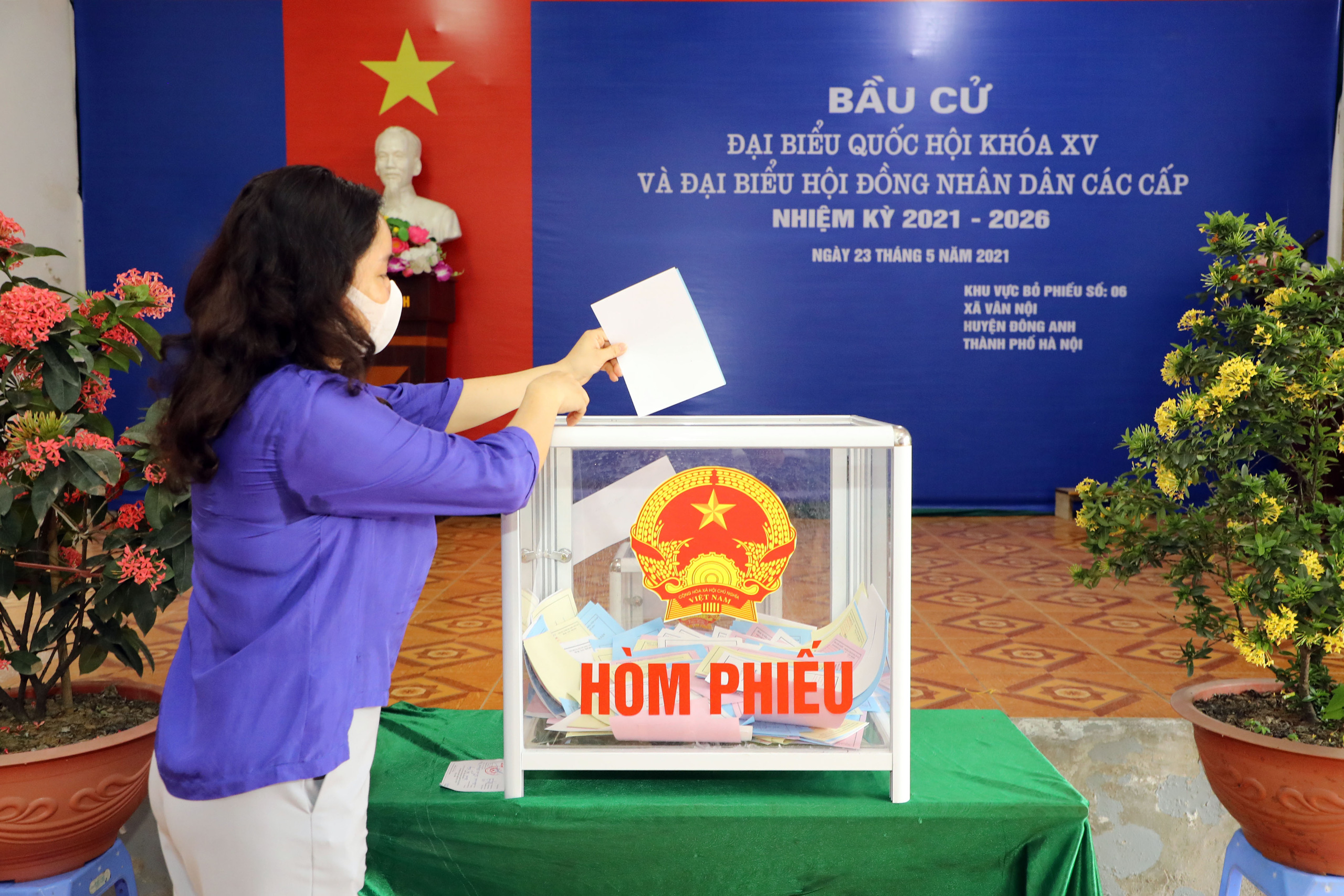 Lãnh đạo Bộ Văn hóa, Thể thao và Du lịch tham gia bầu cử đại biểu Quốc hội khóa XV và đại biểu Hội đồng nhân dân các cấp nhiệm kỳ 2021 - 2026 - Ảnh 6.