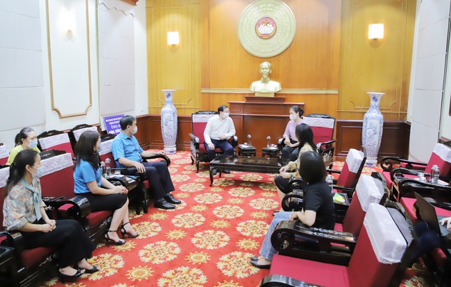 Công đoàn Bộ VHTTDL trao tiền ủng hộ công tác phòng, chống dịch Covid-19 - Ảnh 2.