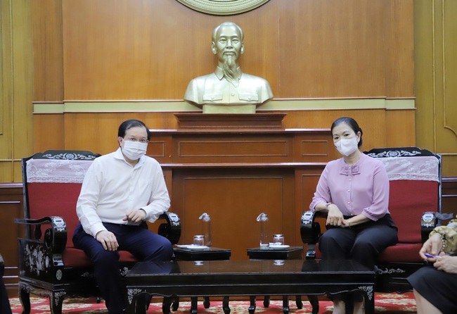Công đoàn Bộ VHTTDL trao tiền ủng hộ công tác phòng, chống dịch Covid-19 - Ảnh 1.