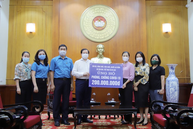 Công đoàn Bộ VHTTDL trao tiền ủng hộ công tác phòng, chống dịch Covid-19 - Ảnh 3.