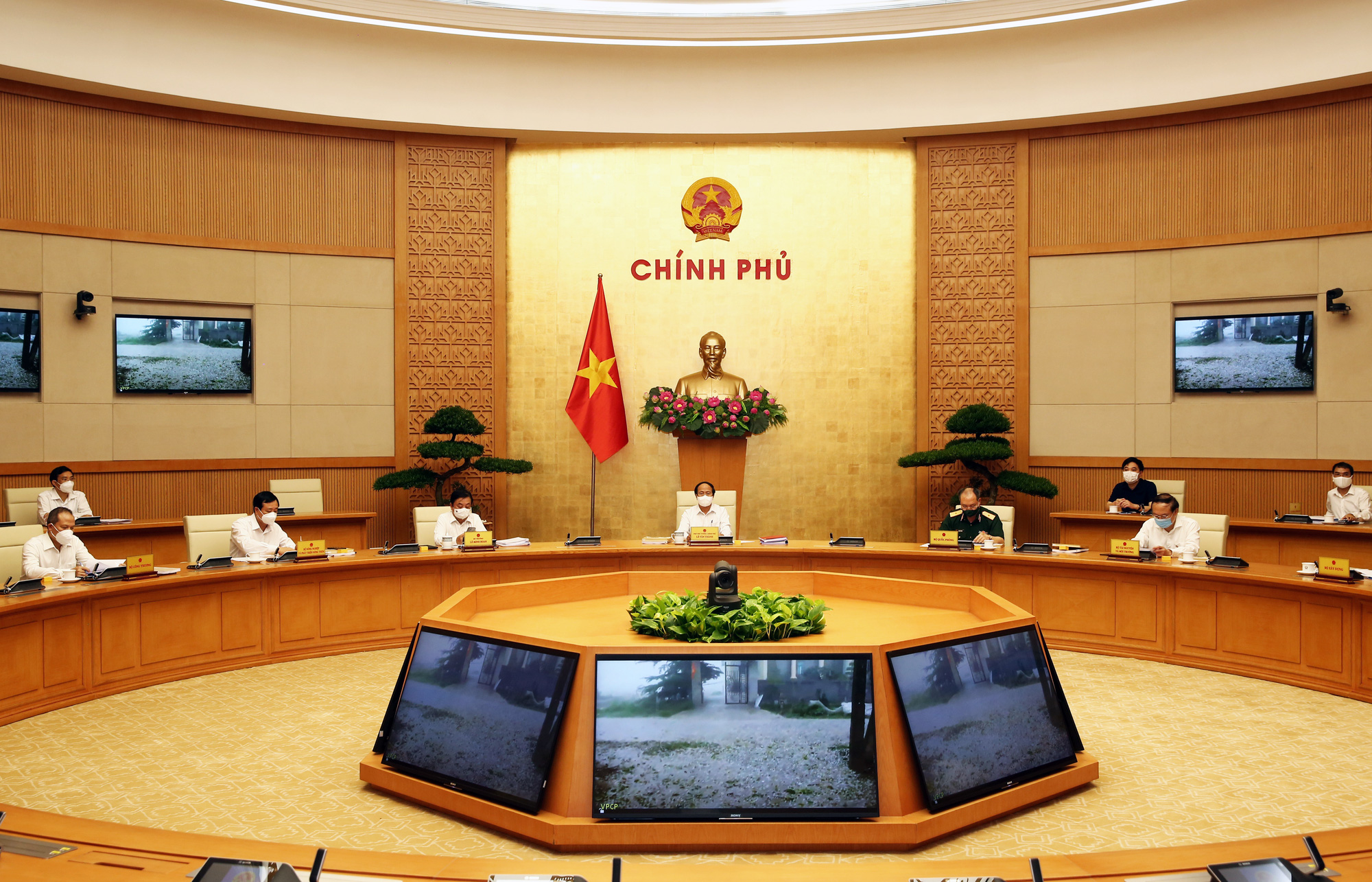 Phó Thủ tướng Lê Văn Thành: Lấy an toàn của người dân làm thước đo hiệu quả phòng chống thiên tai - Ảnh 2.