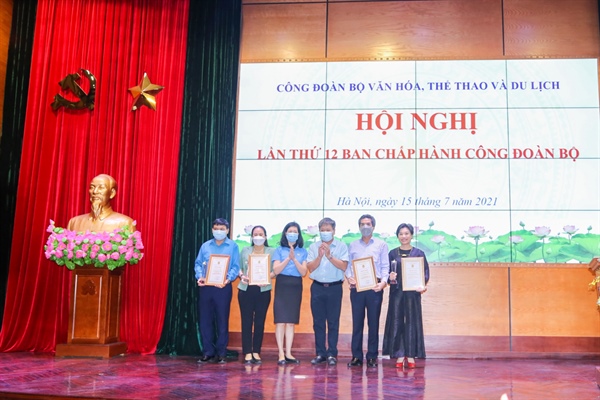 Hội nghị lần thứ 12 Ban Chấp hành Công đoàn Bộ VHTTDL - Ảnh 2.
