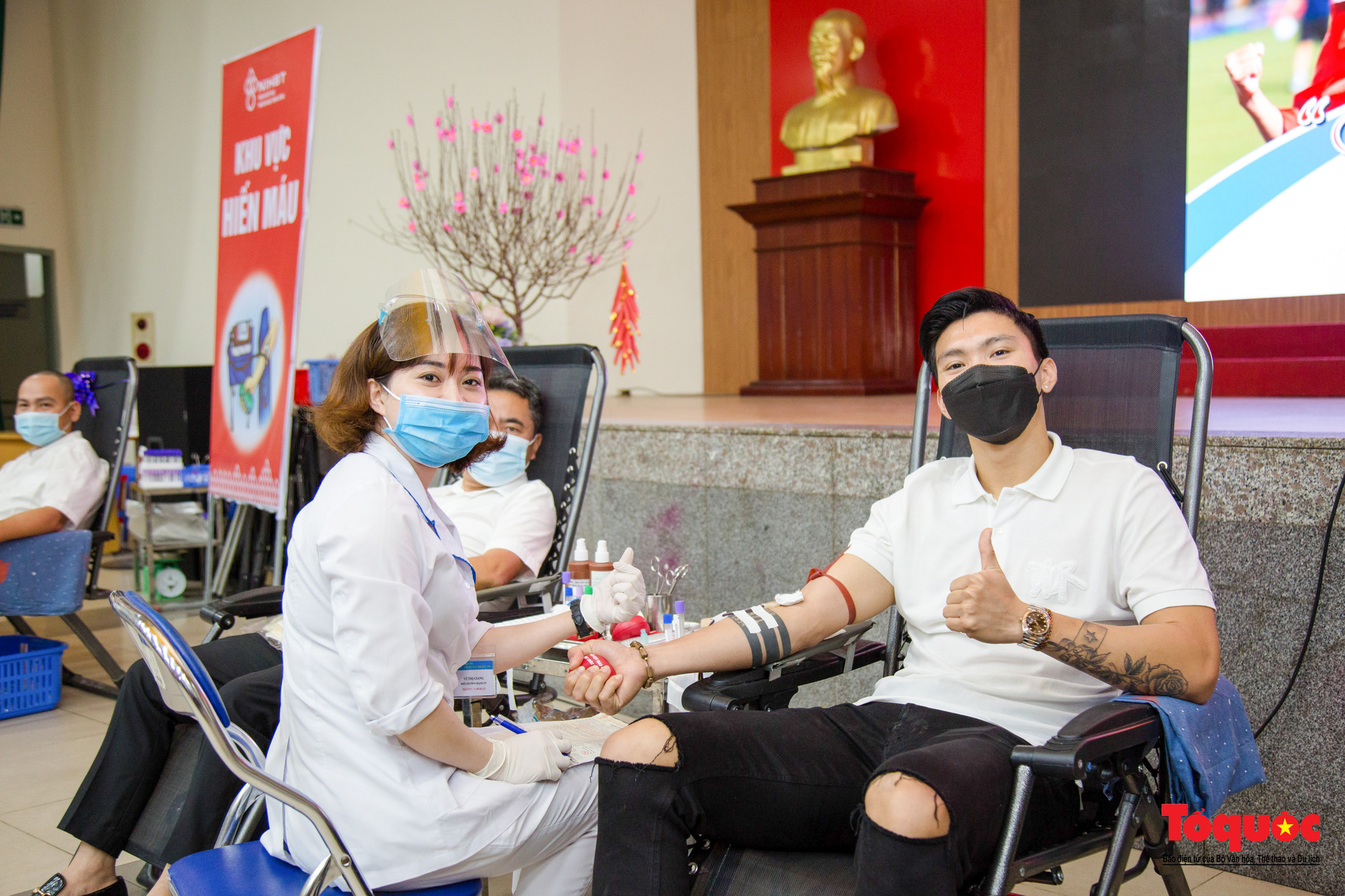 Bộ VHTTDL đẩy mạnh Hiến máu tình nguyện, đảm bảo an toàn và phòng, chống dịch bệnh COVID-19 - Ảnh 1.