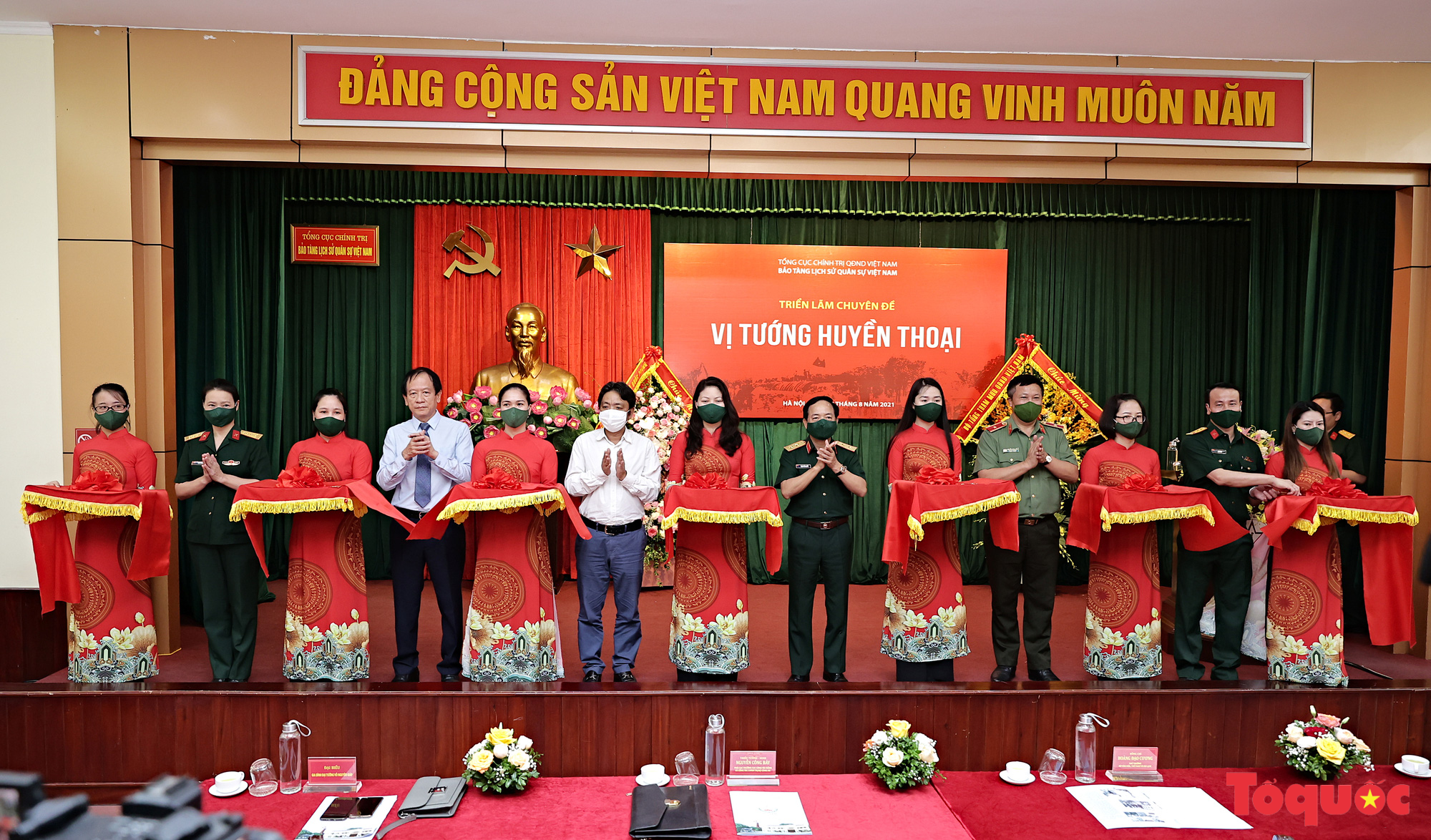 Triển lãm “Vị tướng huyền thoại” kỷ niệm 110 năm Ngày sinh Đại tướng Võ Nguyên Giáp - Ảnh 1.