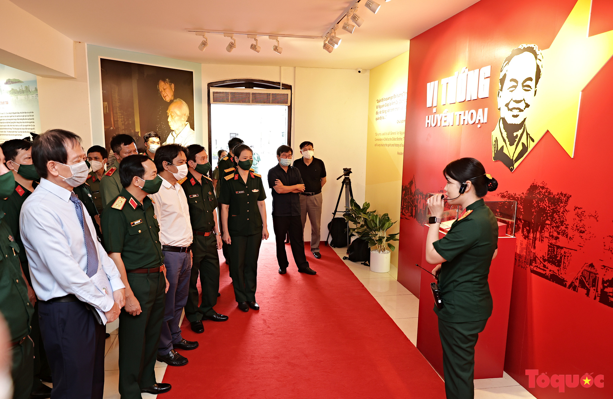 Triển lãm “Vị tướng huyền thoại” kỷ niệm 110 năm Ngày sinh Đại tướng Võ Nguyên Giáp - Ảnh 2.