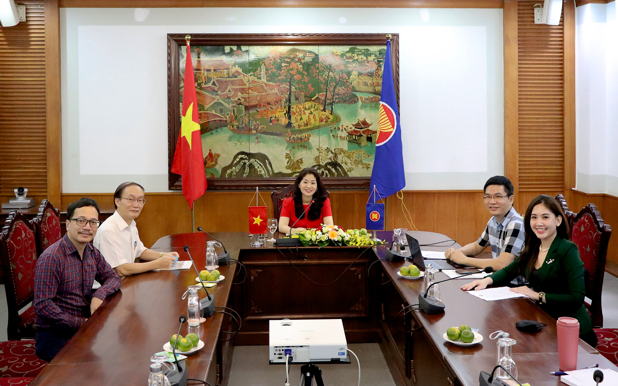 Đẩy mạnh hợp tác văn hóa và thông tin vì sự phát triển bền vững của ASEAN - Ảnh 1.