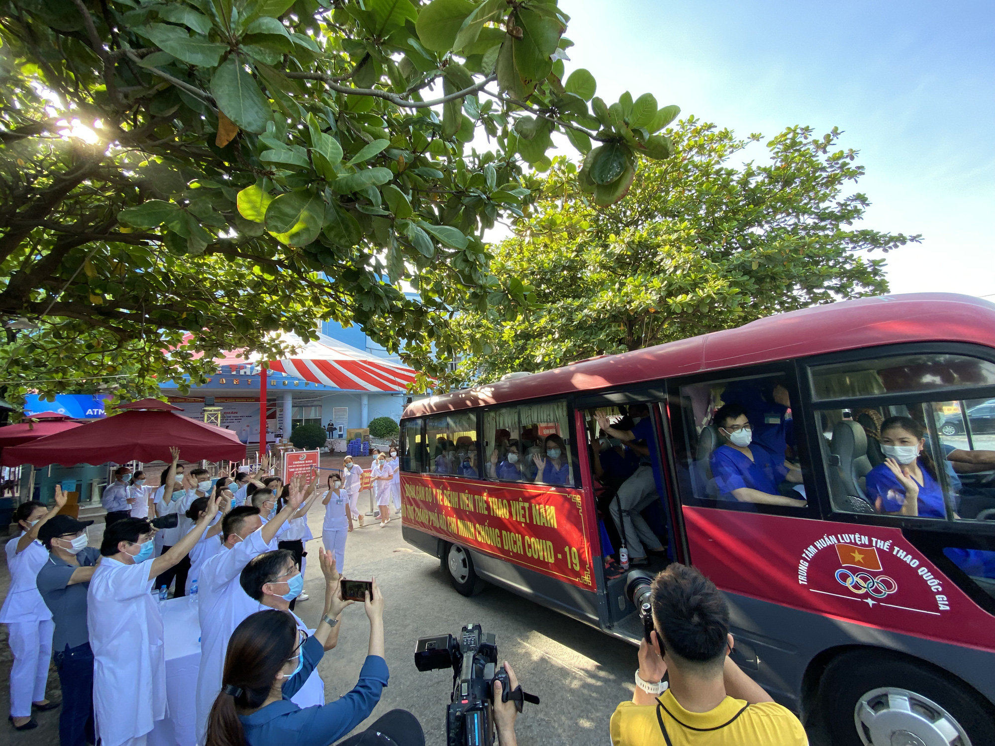 Bệnh viên Thể thao Việt Nam xuất quân tăng cường lực lượng vào miền Nam chống dịch - Ảnh 16.