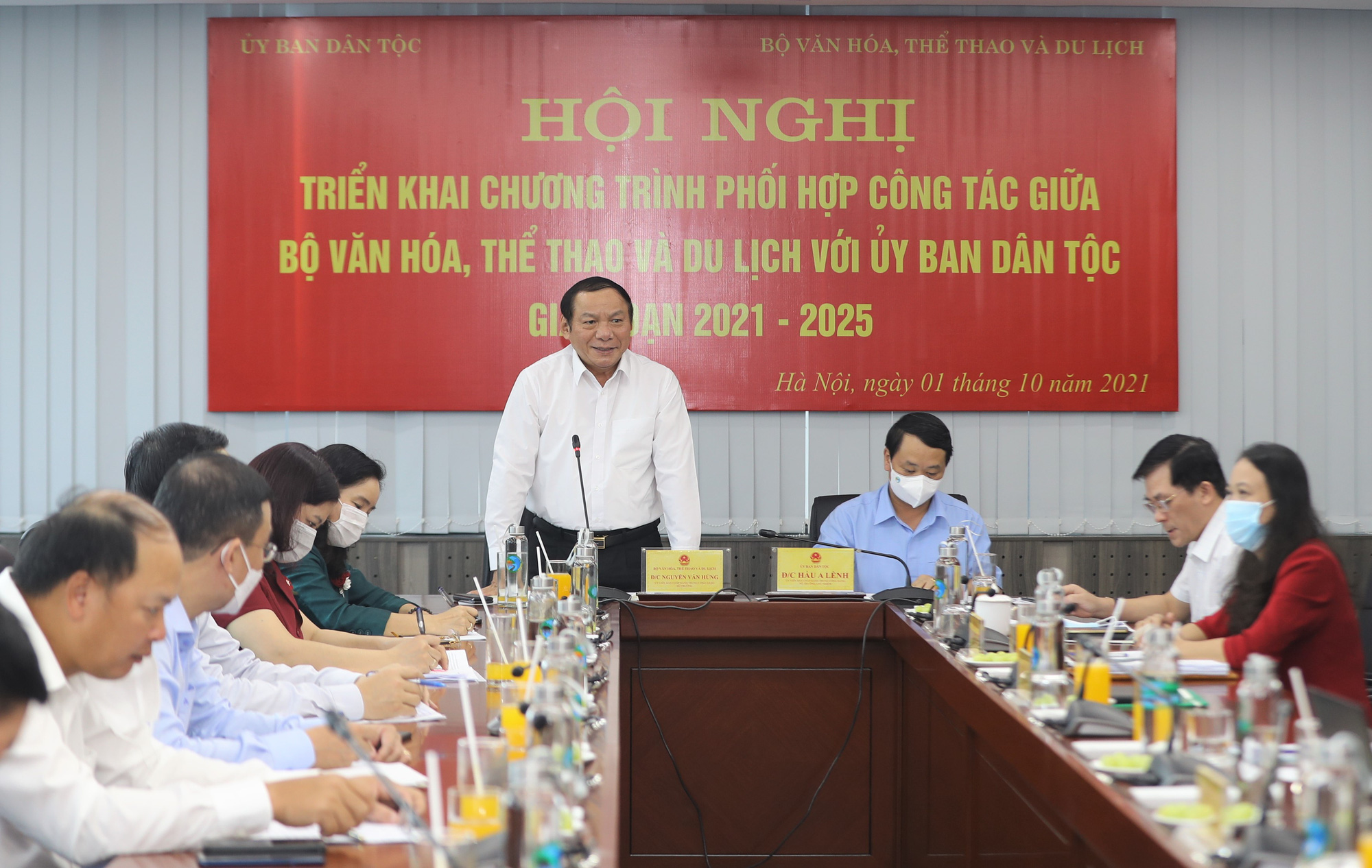 Ký kết Chương trình phối hợp công tác giữa Bộ VHTTDL và Ủy ban Dân tộc giai đoạn 2021-2025 - Ảnh 2.