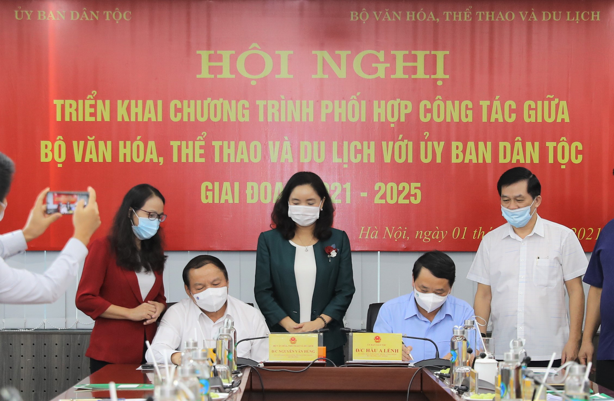 Ký kết Chương trình phối hợp công tác giữa Bộ VHTTDL và Ủy ban Dân tộc giai đoạn 2021-2025 - Ảnh 5.