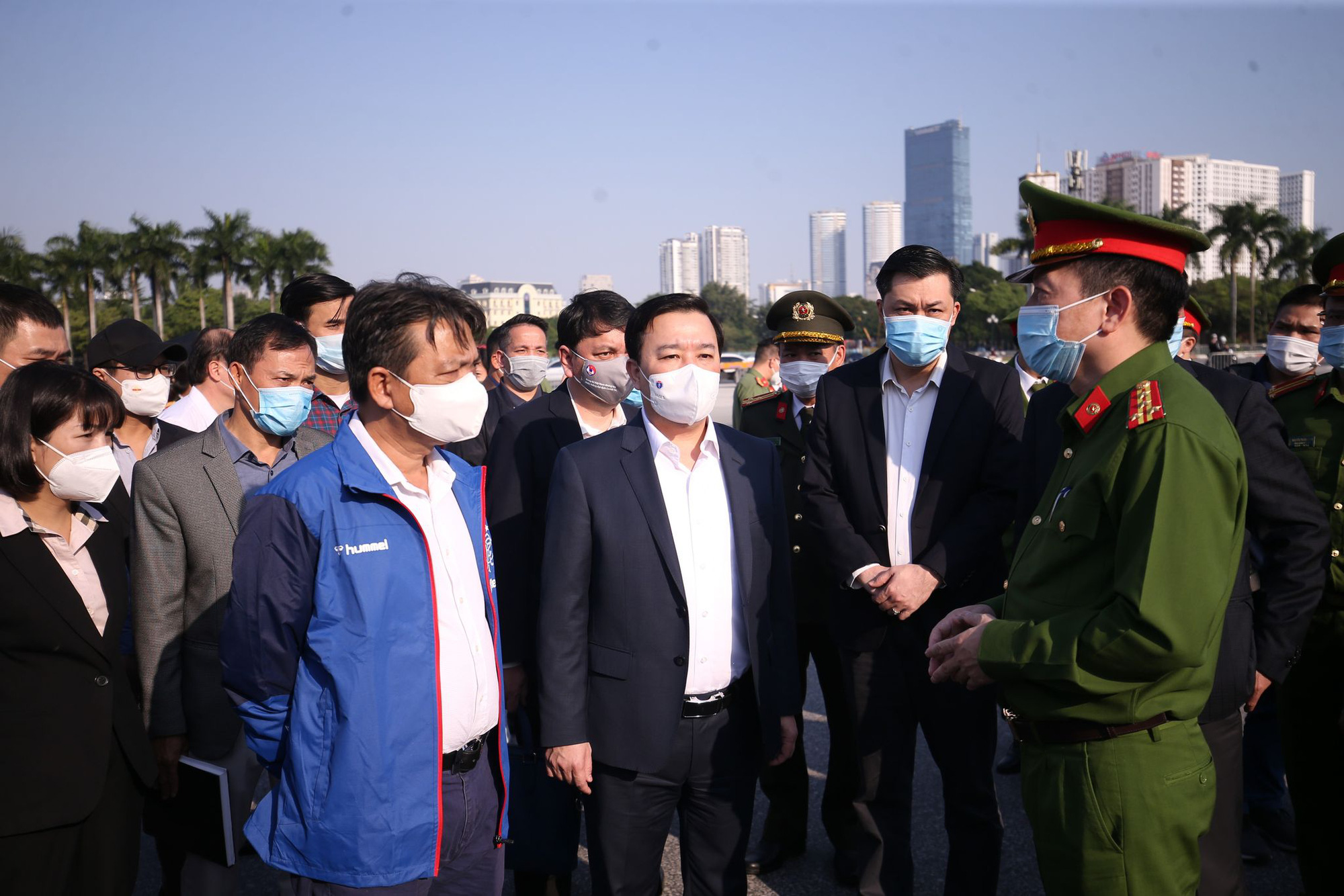 Thứ trưởng Bộ VHTTDL Hoàng Đạo Cương cùng UBND TP Hà Nội kiểm tra công tác chuẩn bị hai trận đấu của tuyển Việt Nam trên sân nhà - Ảnh 1.