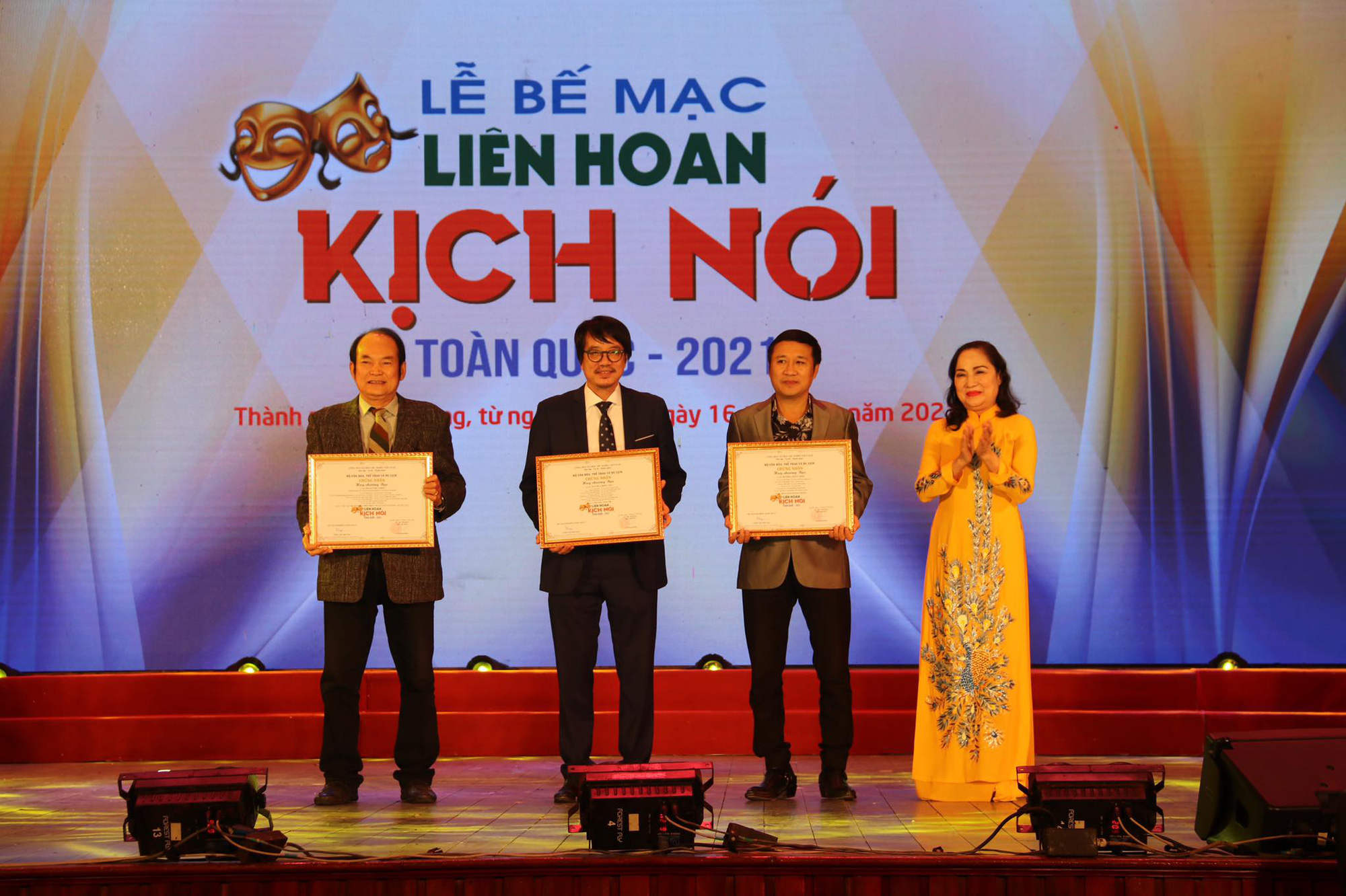 Trao 6 Huy chương Vàng cho các vở diễn tại Liên hoan Kịch nói toàn quốc 2021 - Ảnh 3.