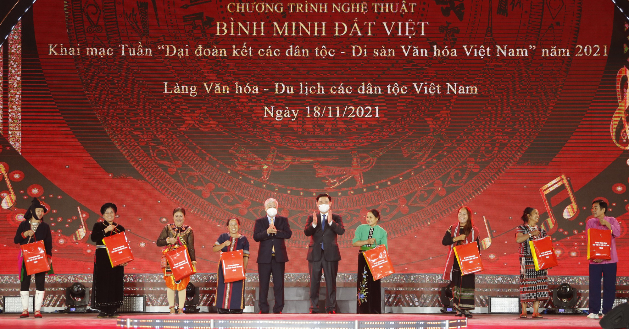 Chủ tịch Quốc hội: Đại đoàn kết toàn dân tộc luôn là đường lối chiến lược của Đảng ta - Ảnh 1.