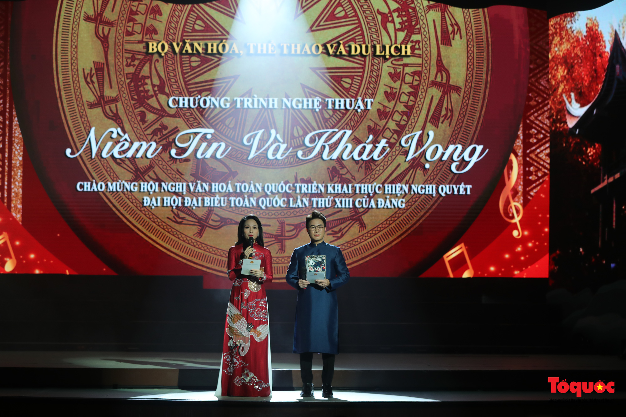 Lãnh đạo Đảng, Nhà nước dự Chương trình nghệ thuật đặc biệt "Niềm tin và Khát vọng" - Ảnh 1.