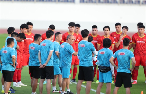 Ban tổ chức AFF Cup 2020 siết chặt các quy định phòng, chống dịch Covid-19 - Ảnh 1.