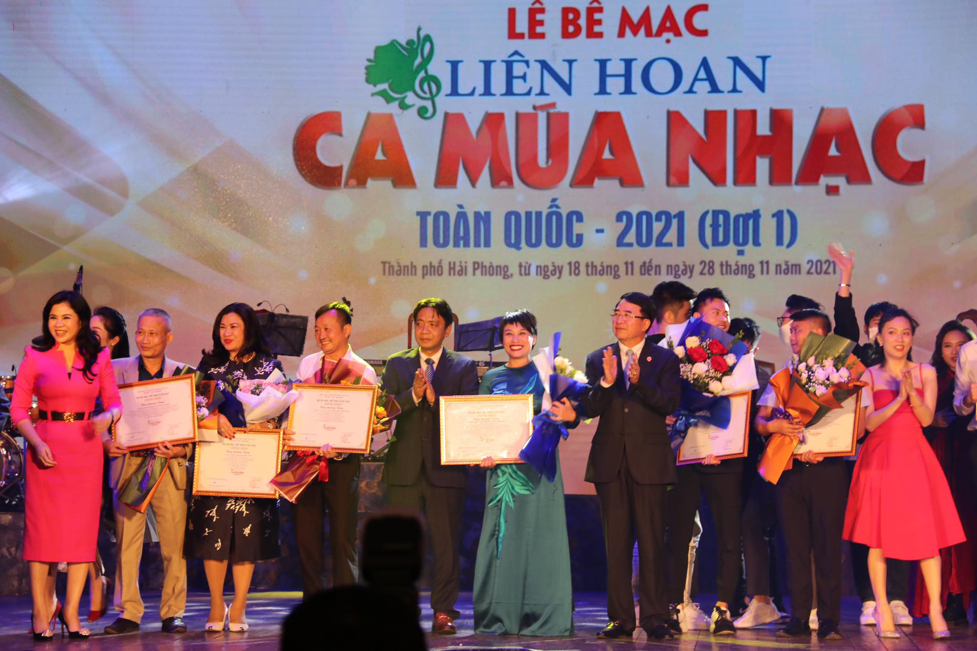 Bế mạc và trao giải Liên hoan Ca Múa Nhạc toàn quốc 2021 - Ảnh 2.