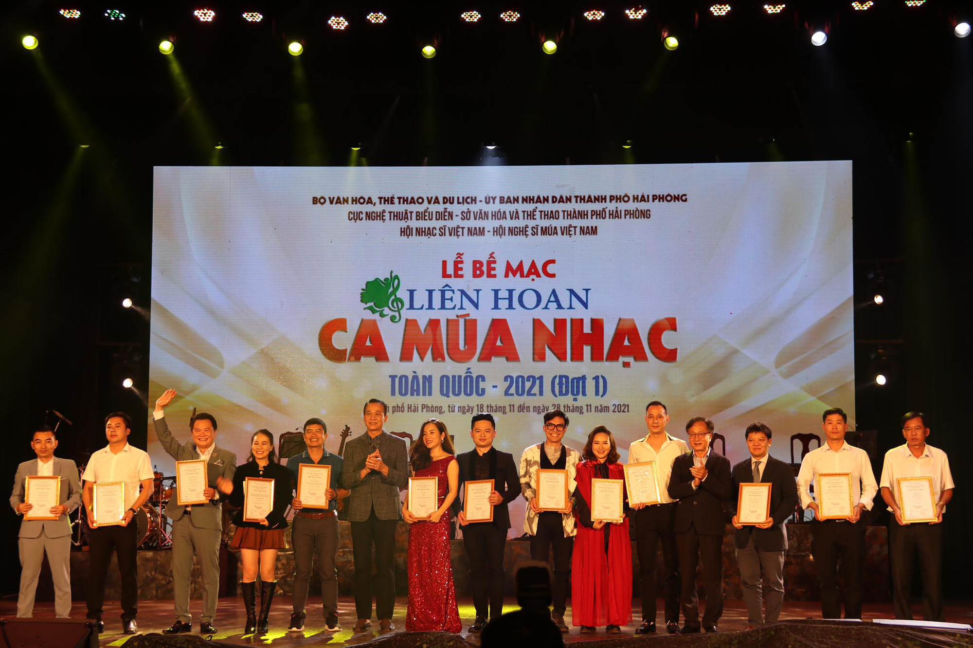 Bế mạc và trao giải Liên hoan Ca Múa Nhạc toàn quốc 2021 - Ảnh 3.