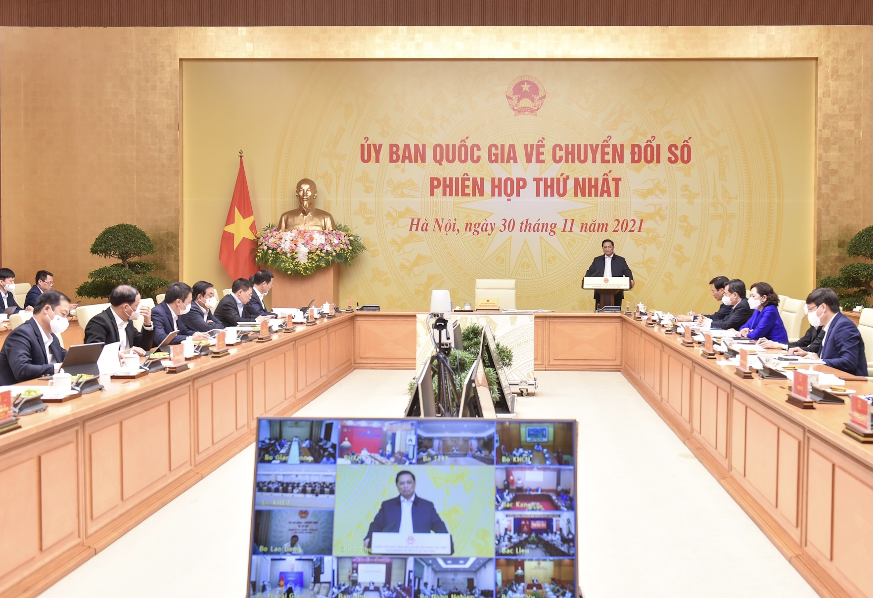 Chuyển đổi số phải đặt lợi ích quốc gia, dân tộc, đặt lợi ích chung lên trên hết - Ảnh 2.