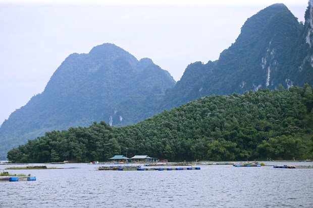 Hòa Bình phát triển du lịch trở thành ngành kinh tế mũi nhọn - Ảnh 2.