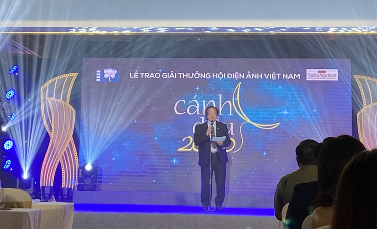 "Bố già" thắng lớn tại giải thưởng Cánh diều 2020 - Ảnh 1.