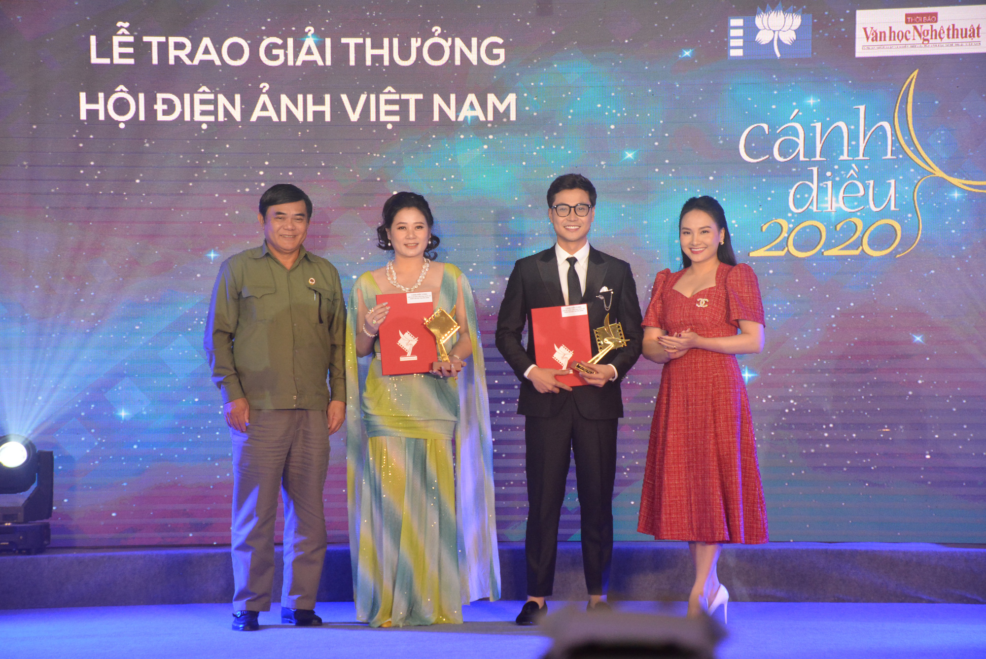 "Bố già" thắng lớn tại giải thưởng Cánh diều 2020 - Ảnh 3.