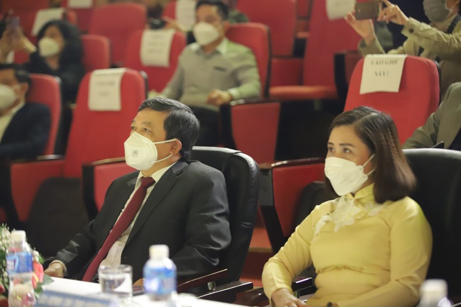 Hơn 90 huy chương được trao tại Hội diễn đàn, hát dân ca 3 miền năm 2021 - Ảnh 1.