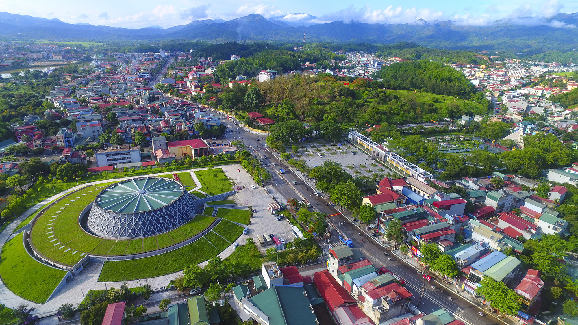 Bảo tàng Chiến thắng lịch sử Điện Biên Phủ được công nhận là “điểm du lịch của tỉnh Điện Biên” - Ảnh 1.