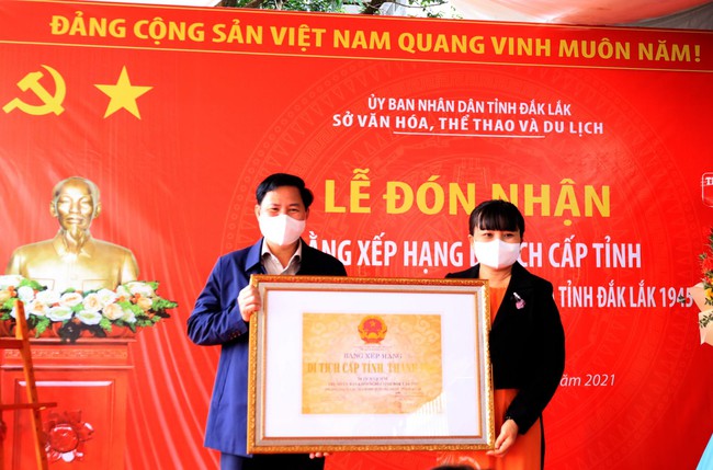Di tích lịch sử "Trụ sở Ủy ban khởi nghĩa tỉnh Đắk Lắk 1945" đón nhận Bằng xếp hạng Di tích cấp tỉnh - Ảnh 1.