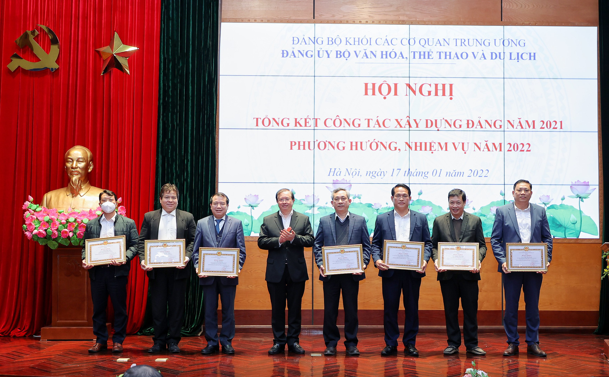 Bộ trưởng Nguyễn Văn Hùng: “Rèn luyện đảng viên trong ngành VHTTDL tính tiền phong gương mẫu, sẵn sàng đảm nhận những việc khó” - Ảnh 6.