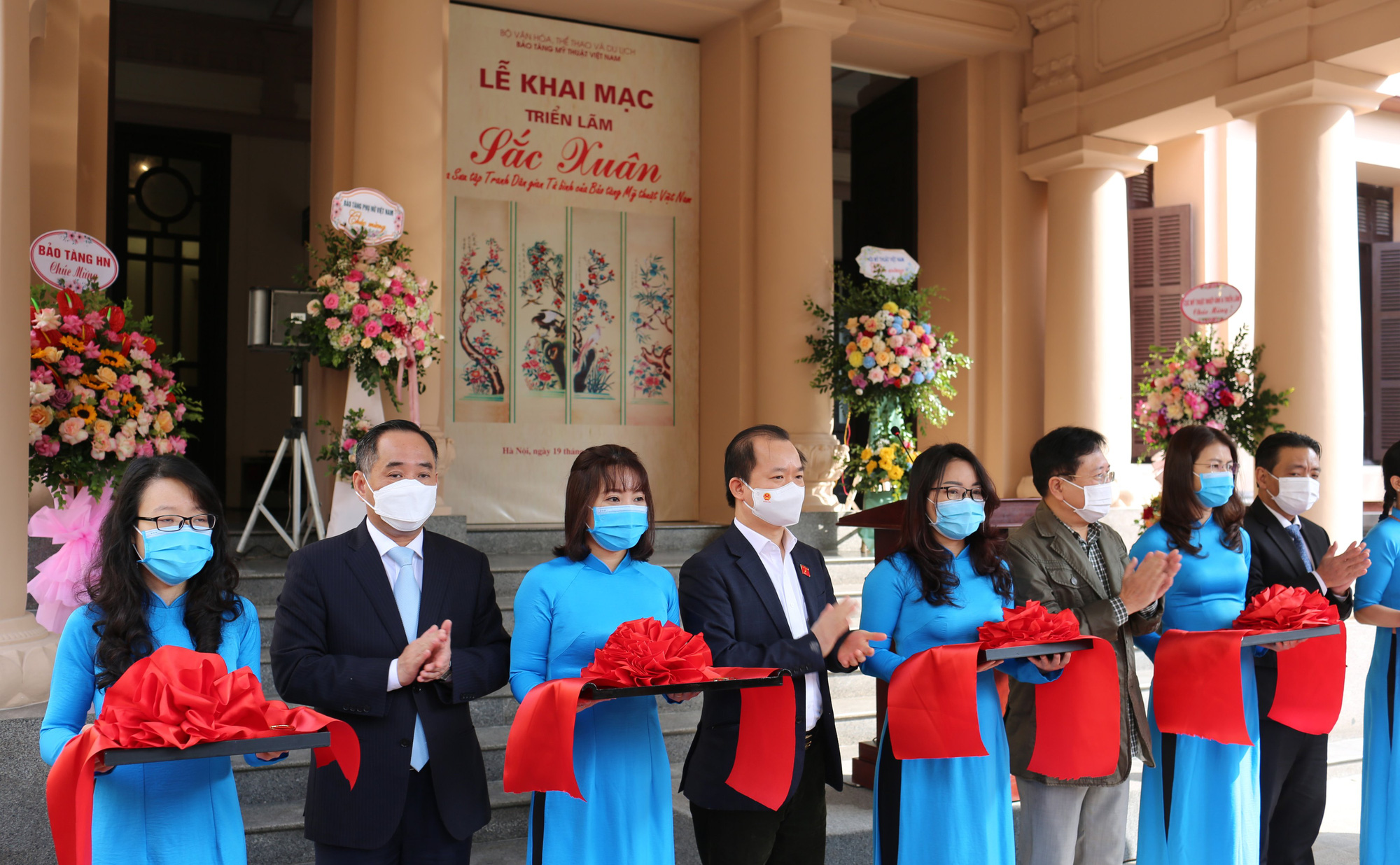 Triển lãm: "Sắc xuân qua sưu tập tranh Tứ bình của Bảo tàng Mỹ thuật Việt Nam" - Ảnh 2.