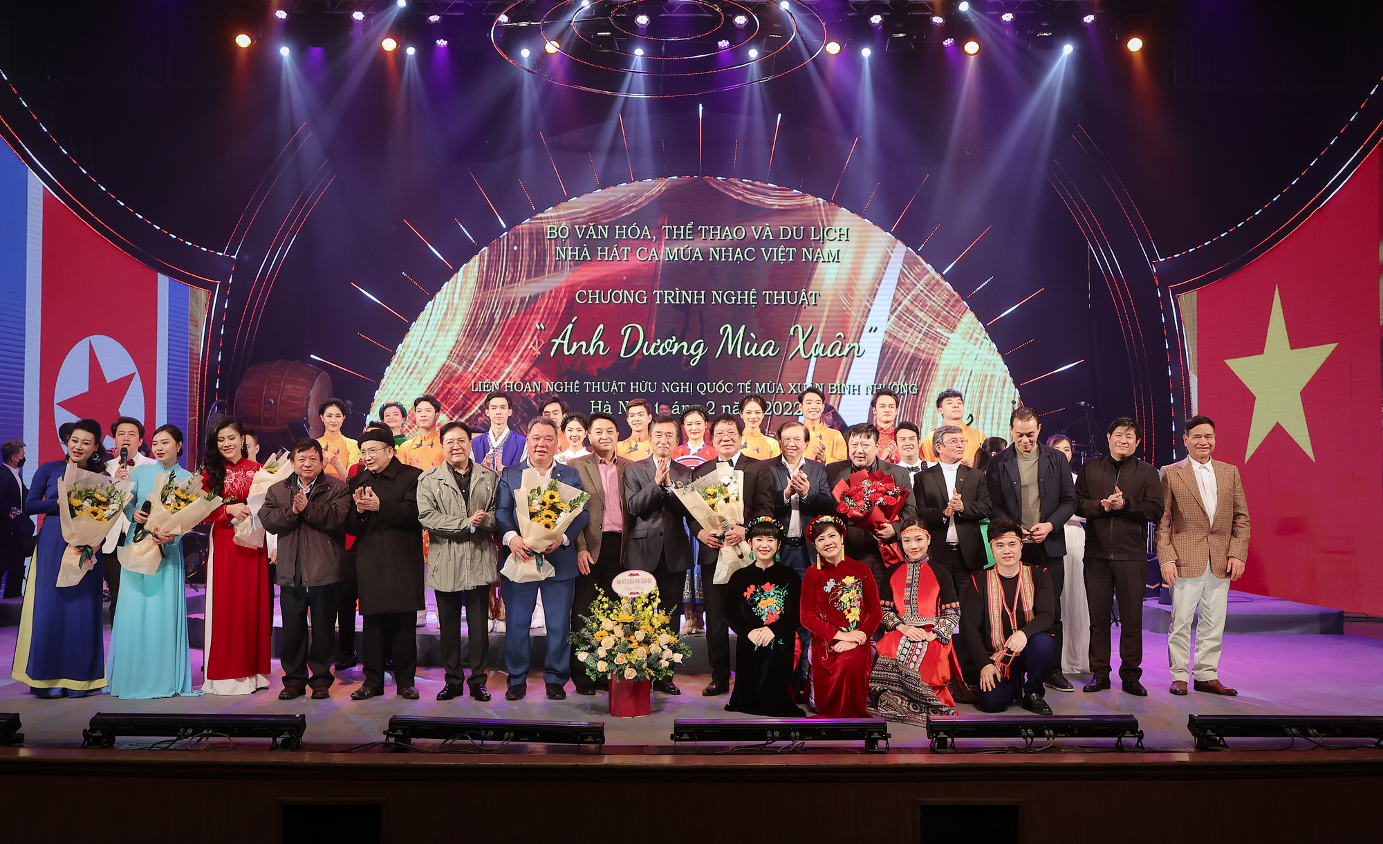 Chương trình nghệ thuật "Ánh Dương Mùa Xuân”: Ca ngợi tình hữu nghị đặc biệt giữa Việt Nam - Triều Tiên  - Ảnh 12.