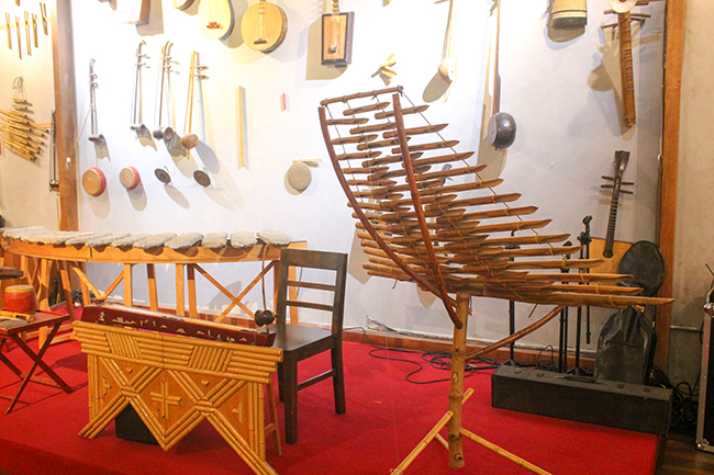Triển lãm "Nhạc cụ truyền thống các dân tộc Việt Nam" - Ảnh 1.