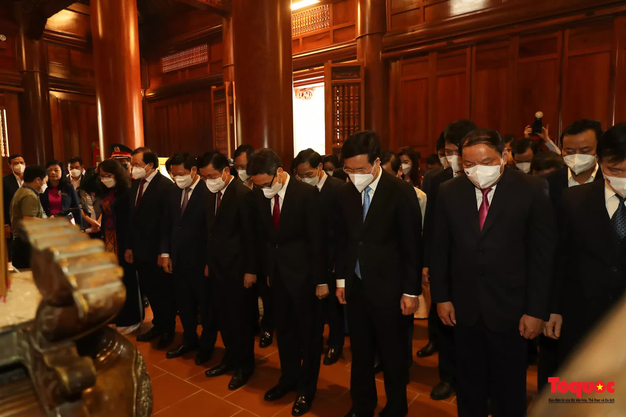 Lãnh đạo ngành Văn hóa, Thể thao và du lịch dâng hương tưởng niệm Bác Hồ tại Khu di tích Kim Liên - Ảnh 9.
