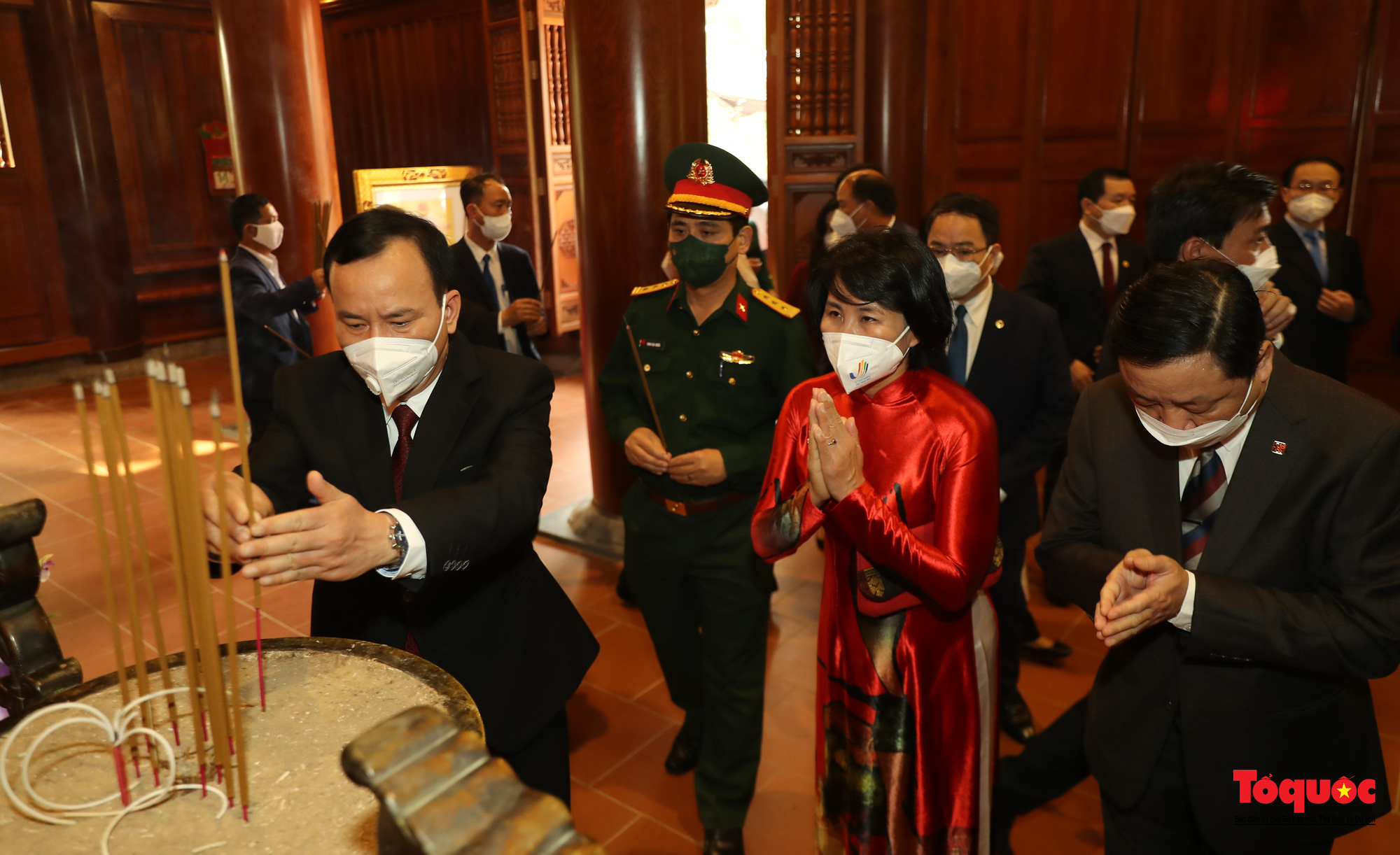 Lãnh đạo ngành Văn hóa, Thể thao và du lịch dâng hương tưởng niệm Bác Hồ tại Khu di tích Kim Liên - Ảnh 12.