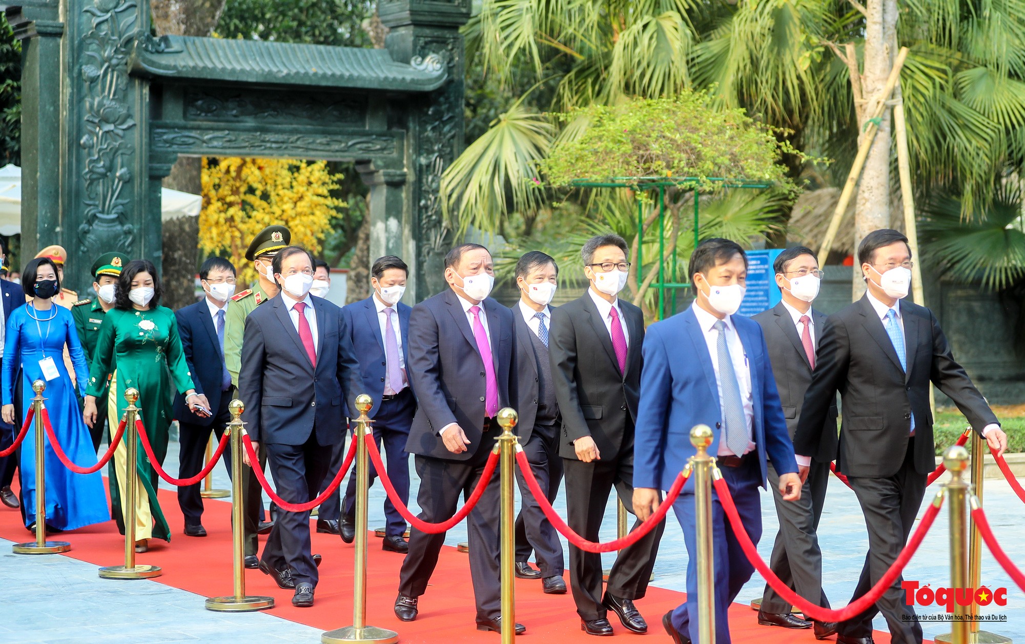 Lãnh đạo ngành Văn hóa, Thể thao và du lịch dâng hương tưởng niệm Bác Hồ tại Khu di tích Kim Liên - Ảnh 2.