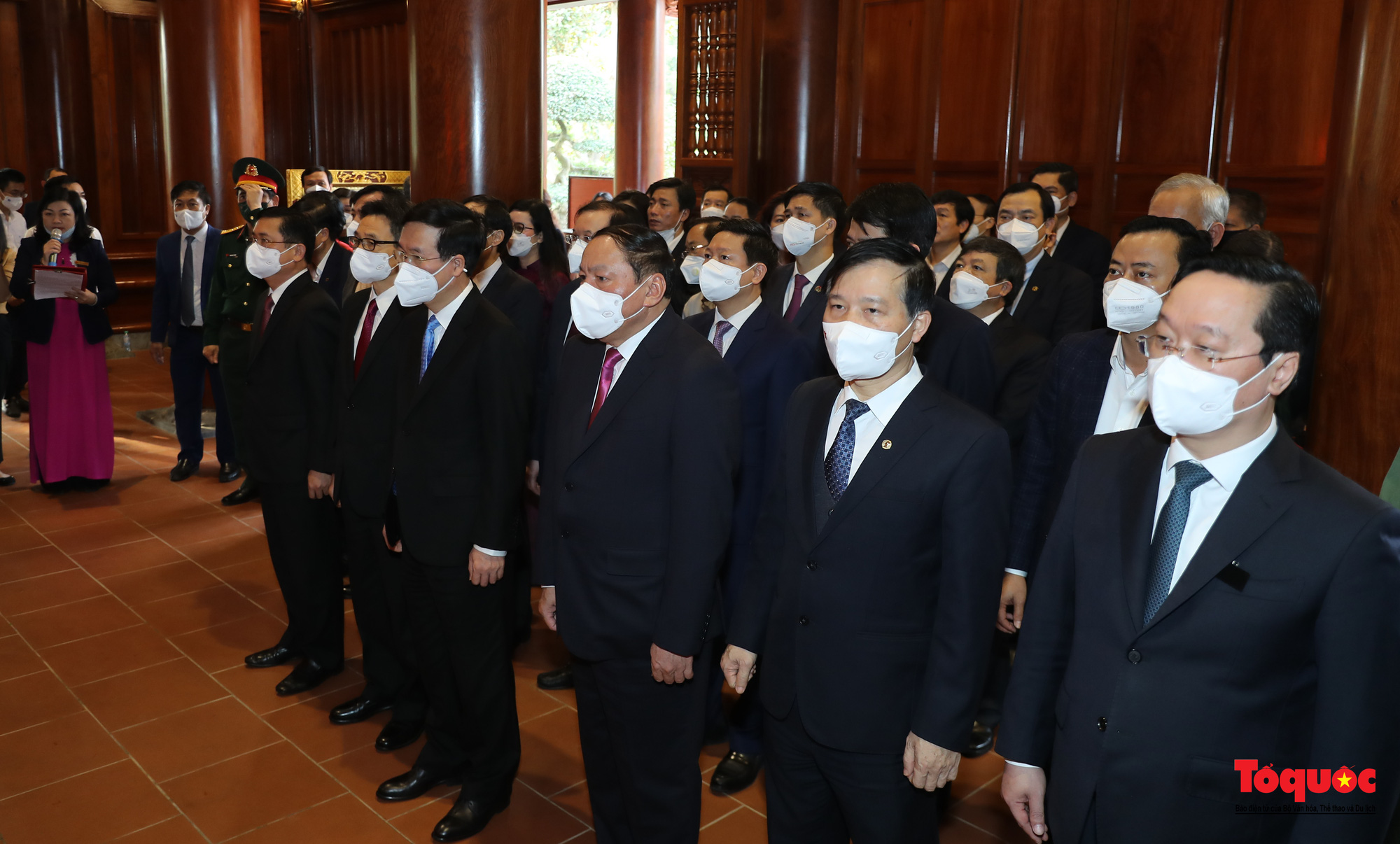 Lãnh đạo ngành Văn hóa, Thể thao và du lịch dâng hương tưởng niệm Bác Hồ tại Khu di tích Kim Liên - Ảnh 4.