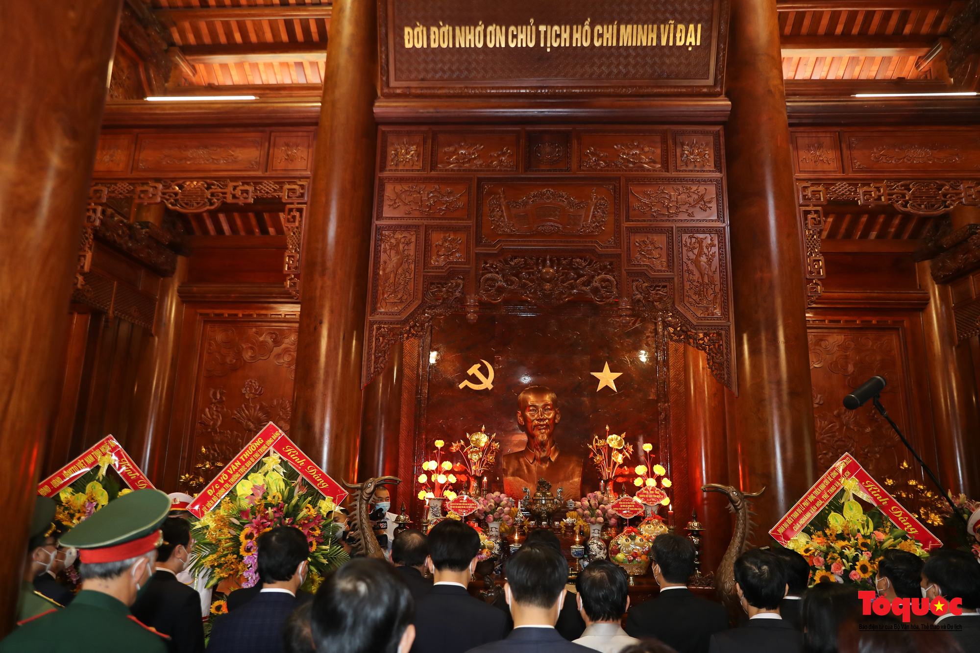 Lãnh đạo ngành Văn hóa, Thể thao và du lịch dâng hương tưởng niệm Bác Hồ tại Khu di tích Kim Liên - Ảnh 3.