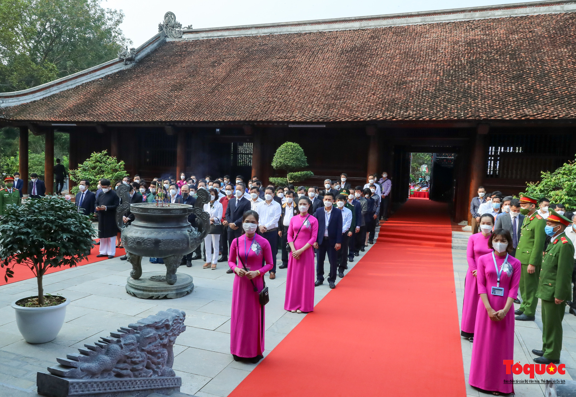 Lãnh đạo ngành Văn hóa, Thể thao và du lịch dâng hương tưởng niệm Bác Hồ tại Khu di tích Kim Liên - Ảnh 11.