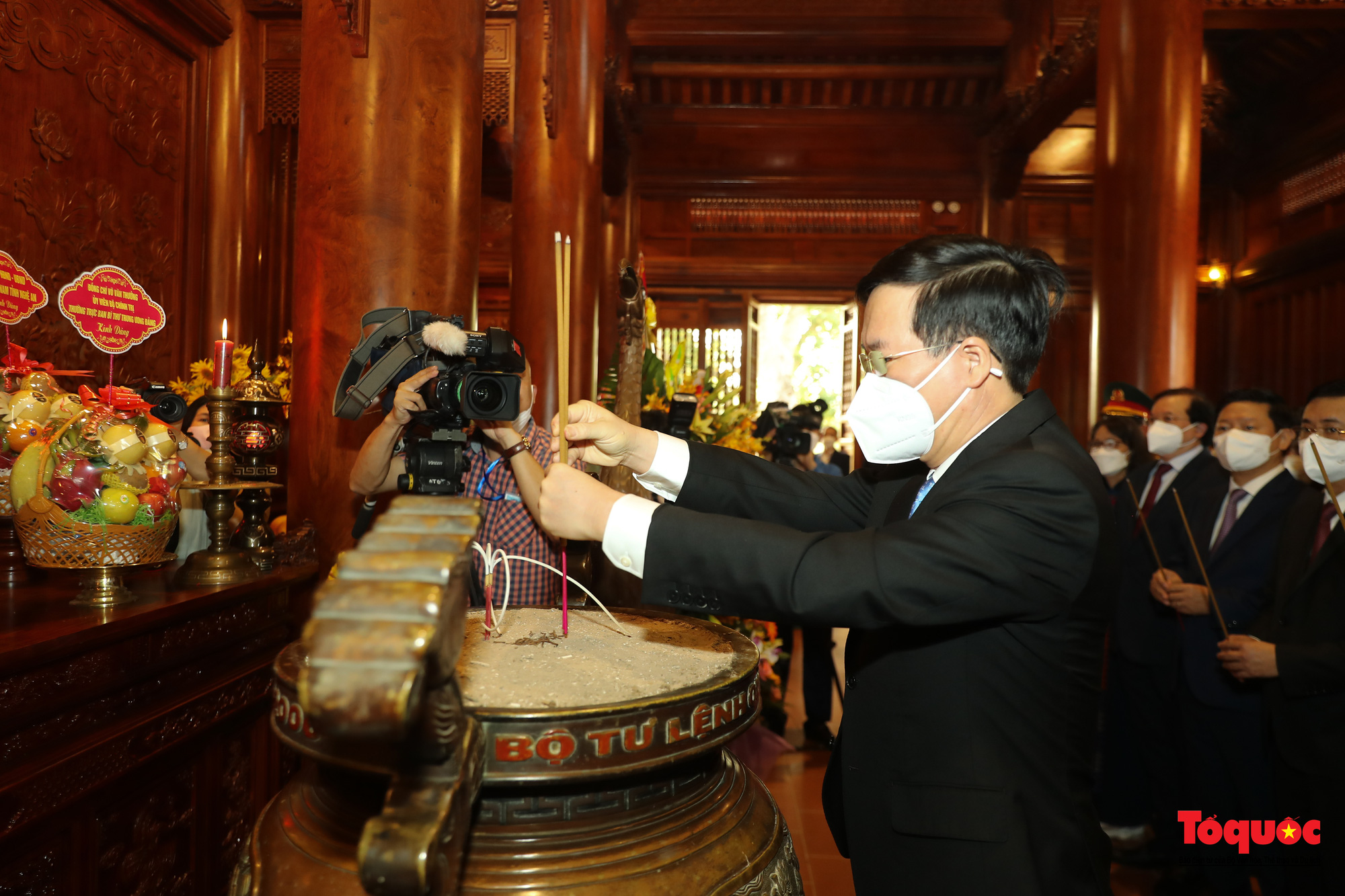 Lãnh đạo ngành Văn hóa, Thể thao và du lịch dâng hương tưởng niệm Bác Hồ tại Khu di tích Kim Liên - Ảnh 7.
