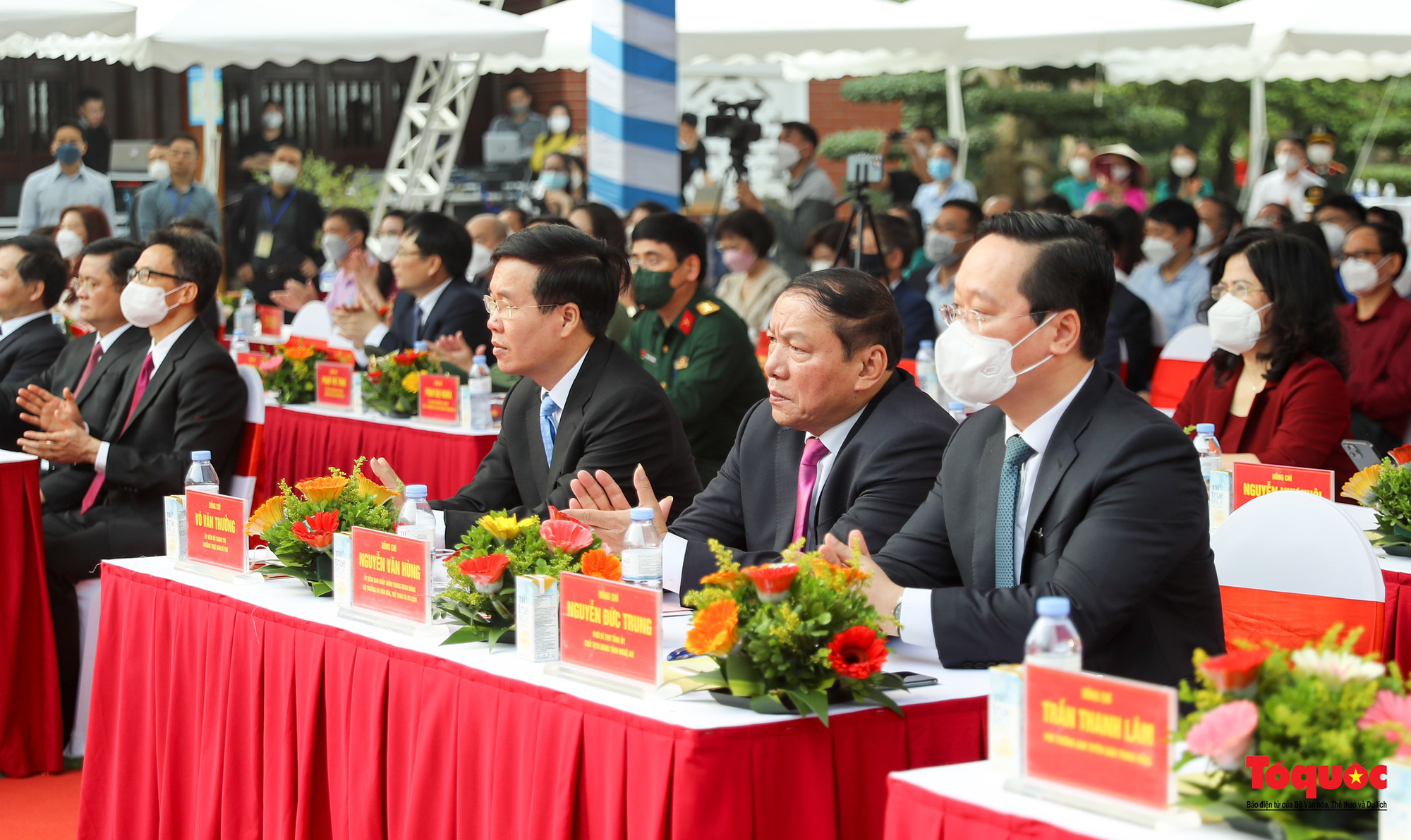 Bộ Văn hoá, Thể thao và Du lịch phát động triển khai chủ đề công tác “Xây dựng môi trường văn hóa cơ sở và công tác cán bộ” - Ảnh 1.