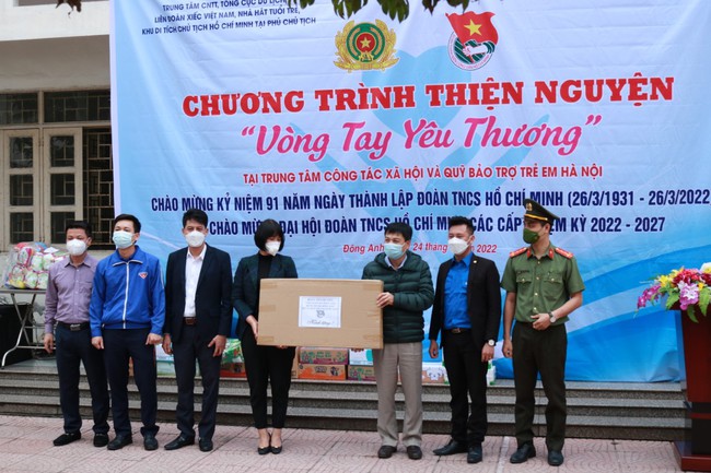 Phát huy tinh thần xung kích, nhân văn của tuổi trẻ Khối Điện ảnh với chương trình thiện nguyện "Vòng tay yêu thương" - Ảnh 2.