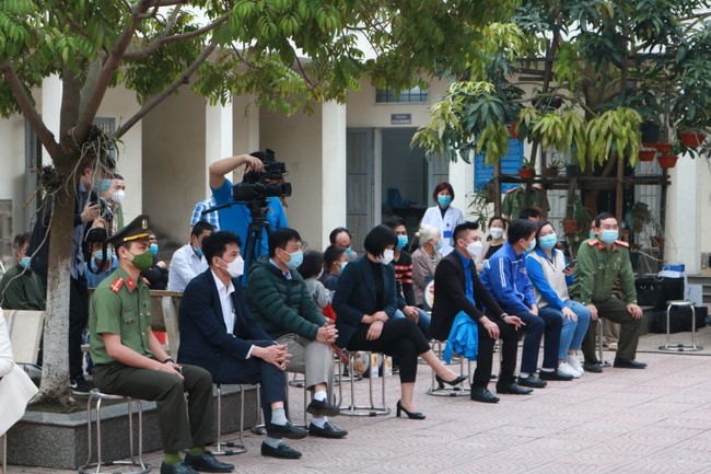 Phát huy tinh thần xung kích, nhân văn của tuổi trẻ Khối Điện ảnh với chương trình thiện nguyện "Vòng tay yêu thương" - Ảnh 1.