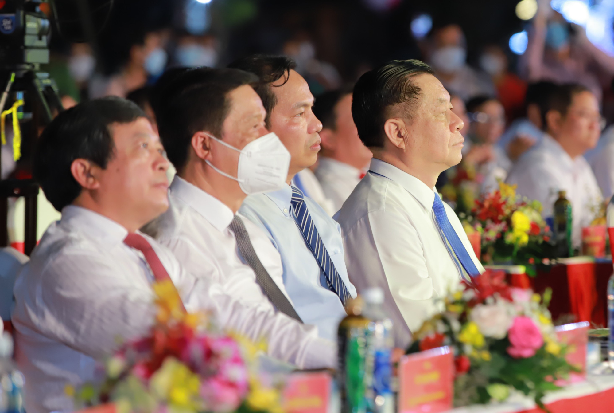 Bộ trưởng Nguyễn Văn Hùng: Nghiên cứu chính sách hỗ trợ để các nghệ nhân đờn ca tài tử giữ gìn bản sắc, truyền lửa cho các thế hệ tương lai - Ảnh 1.