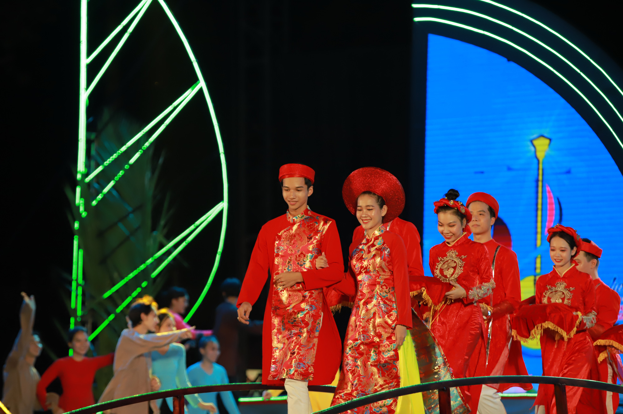 Bộ trưởng Nguyễn Văn Hùng: Nghiên cứu chính sách hỗ trợ để các nghệ nhân đờn ca tài tử giữ gìn bản sắc, truyền lửa cho các thế hệ tương lai - Ảnh 5.