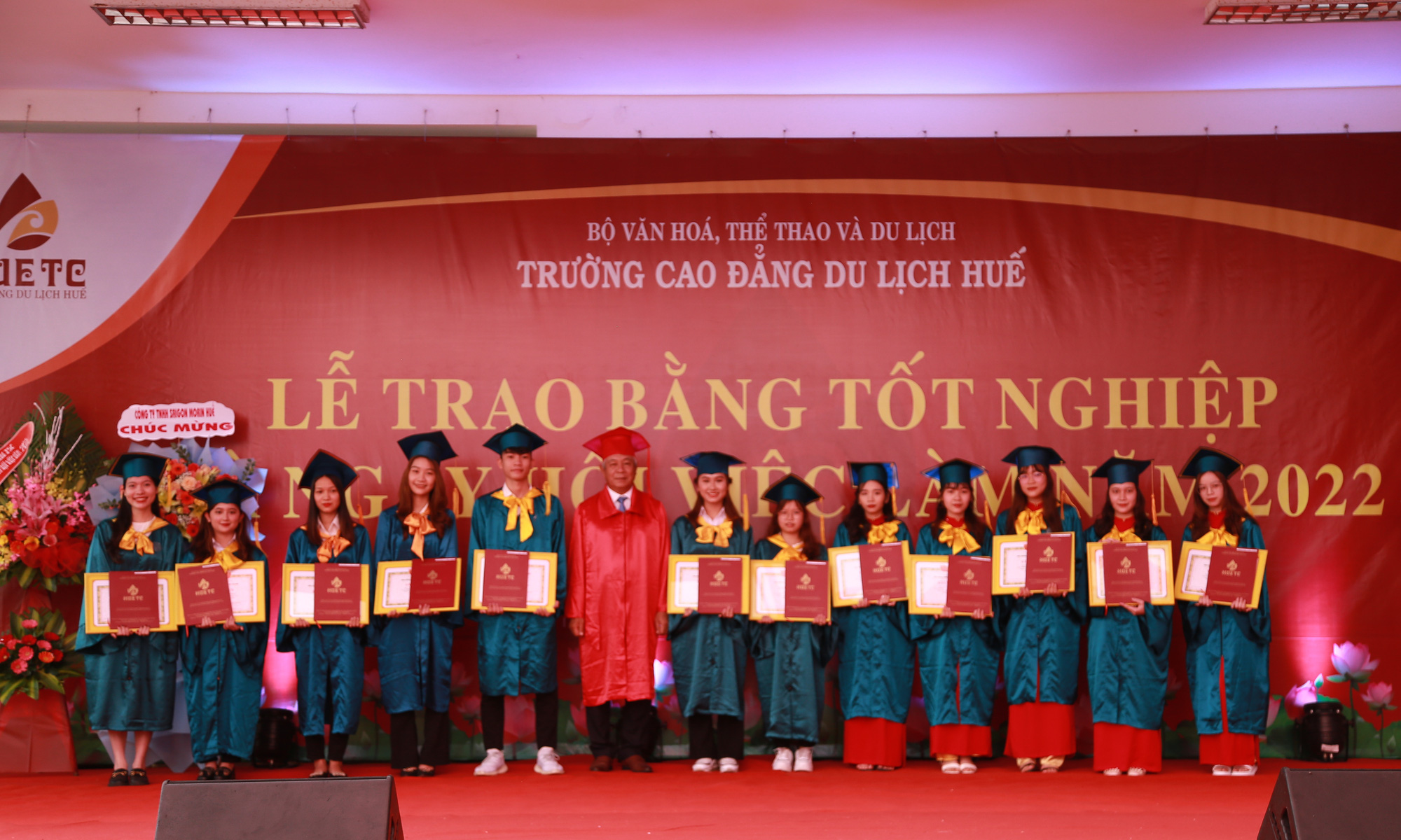 Hơn 1.500 vị trí việc làm cho sinh viên ngành du lịch vừa tốt nghiệp ra trường - Ảnh 1.