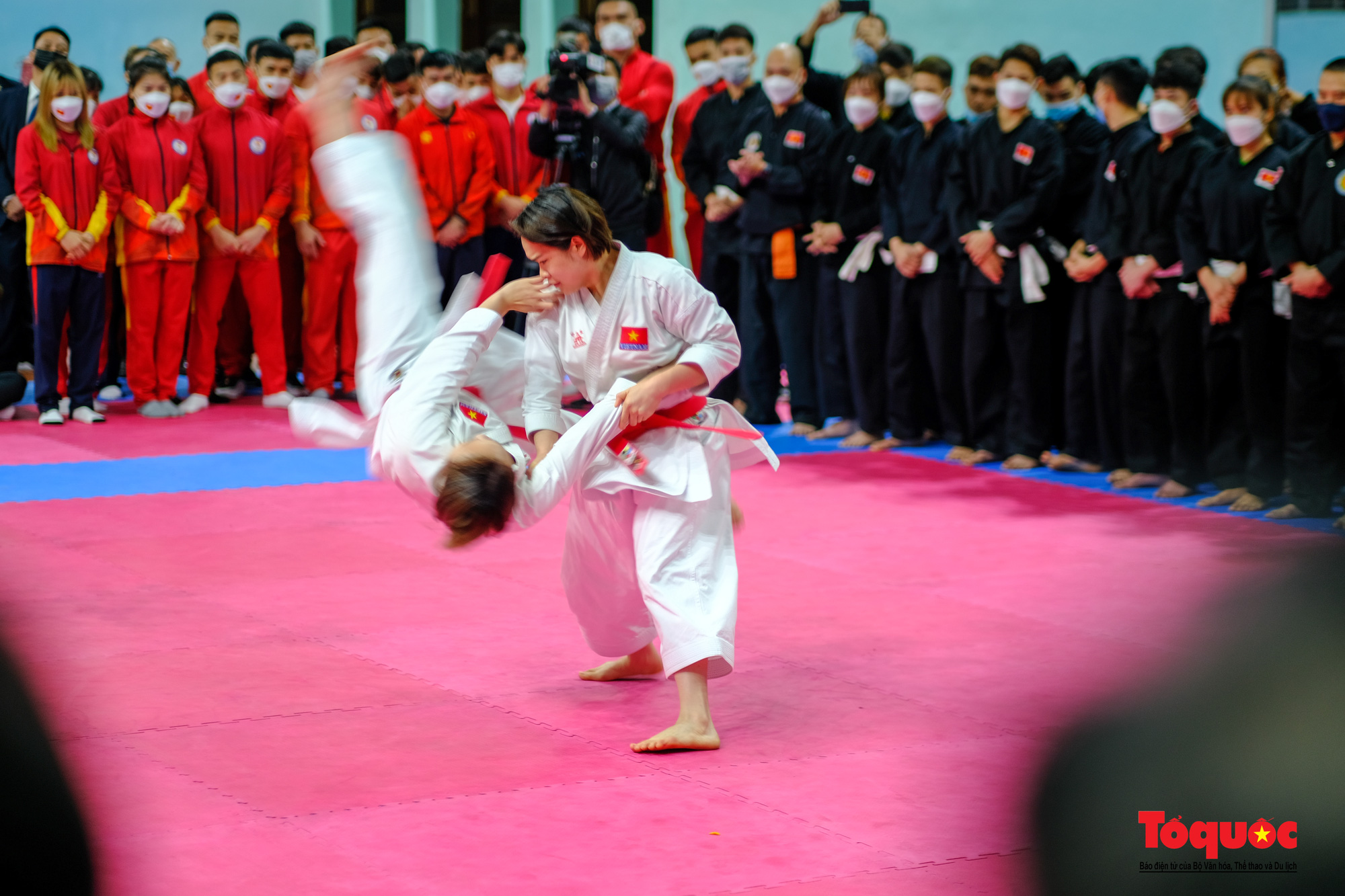 Thủ tướng thăm và động viên đoàn thể thao Việt Nam chuẩn bị SEA Games 31 - Ảnh 11.