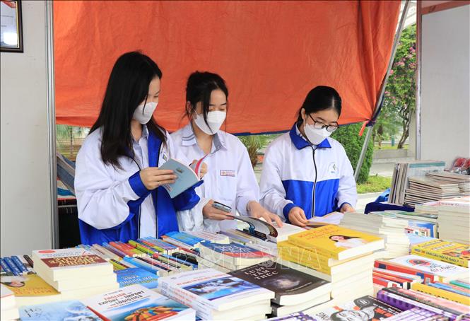 Ngày Sách và Văn hóa đọc 21/4: Thắp lên ngọn lửa tri thức trong cộng đồng - Ảnh 1.